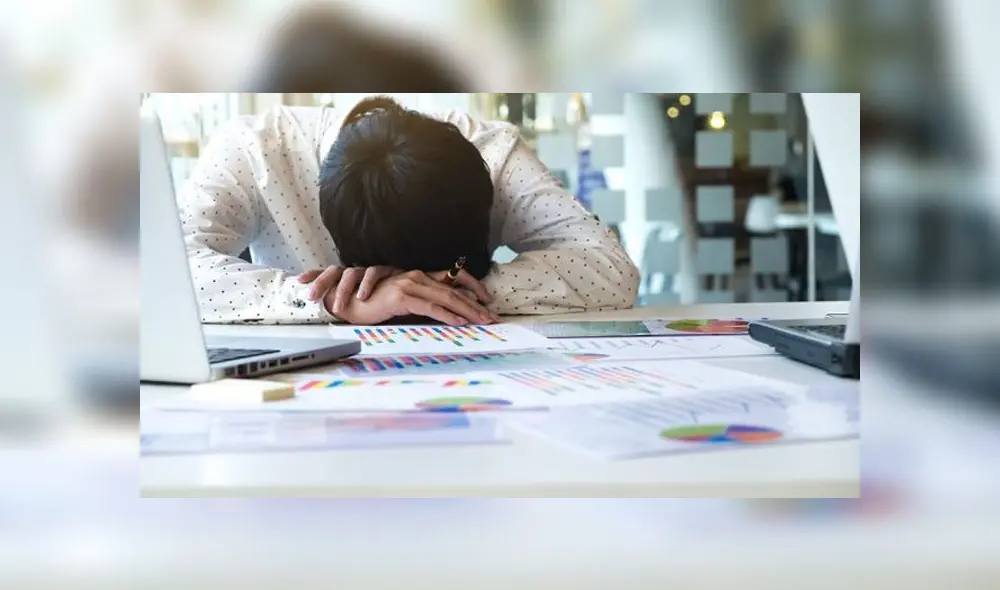 No obstante, los centennials tienen mayor predisposición para trabajar fuera del horario laboral seguido de los millennials. Foto: SofaMatch