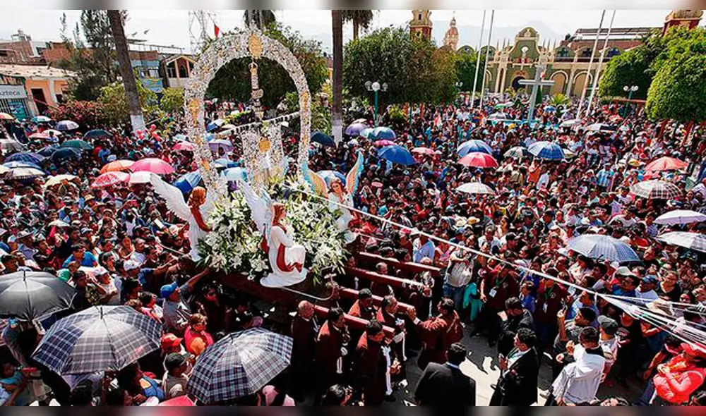 Cientos de devotos peregrinaron al distrito de Motupe para venerar al sagrado madero. Foto: Rosa Quincho/URPI-GLR