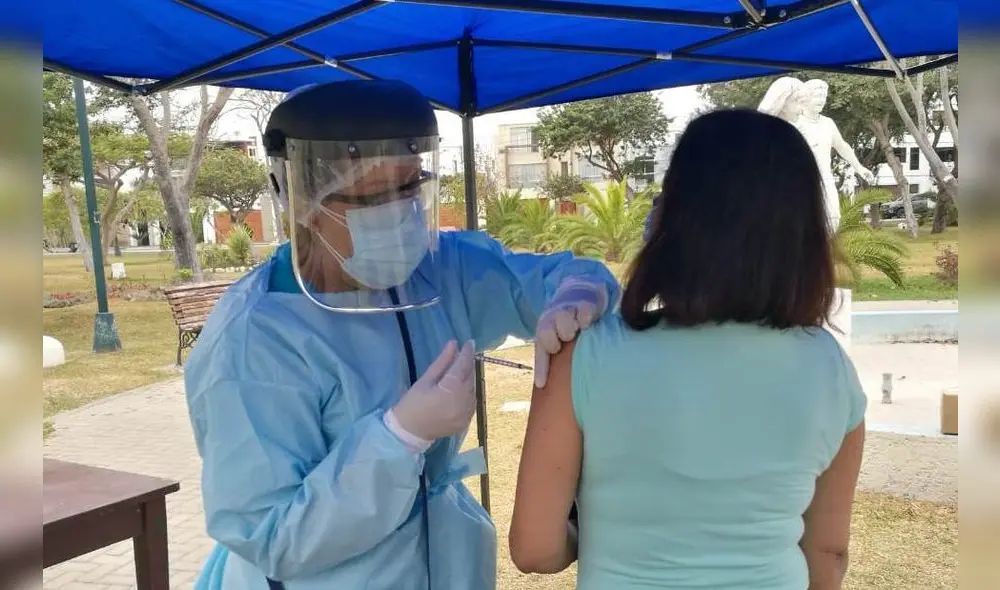 Son más de 6.000 profesionales de la salud que serán inmunizados. Foto: La República