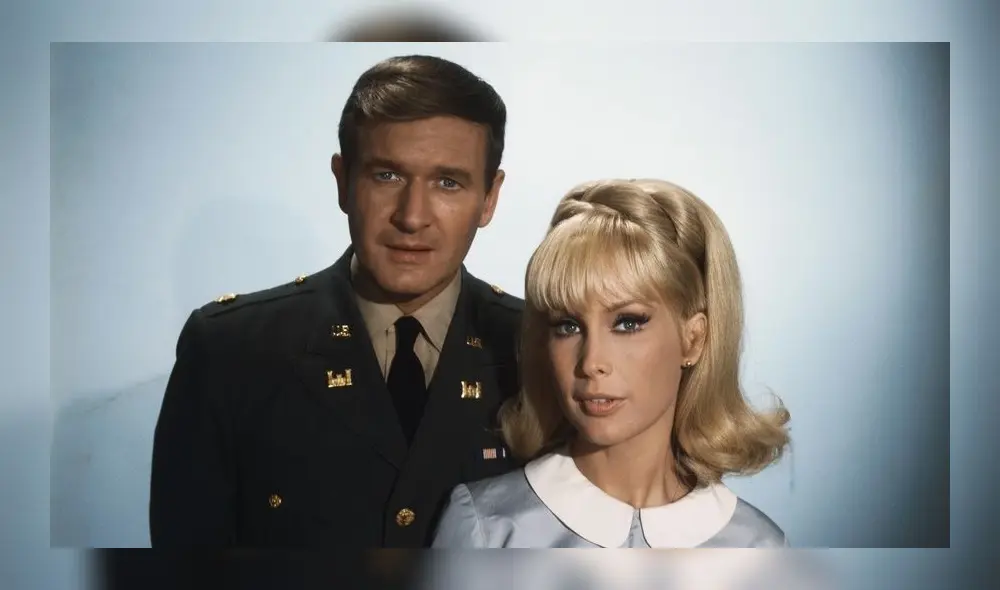 Bill Daily junto a Bárbara Eden en Mi bella genio. (Foto: Difusión)