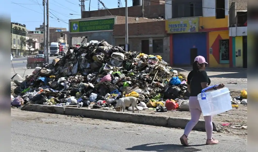 Leonardinos padecen por el problema de la basura que se agravó en las últimas semanas. Foto: La República Leonardinos padecen por el problema de la basura que se agravó en las últimas semanas. Foto: La República