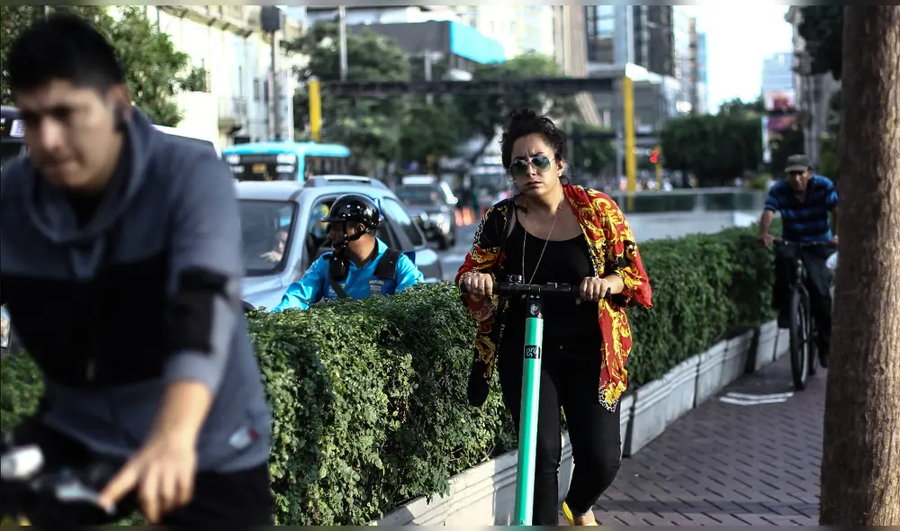 Las multas por transitar en dichas vías son altas. Foto: La República / Aldair Jorge Mejía López. Las multas por transitar en dichas vías son altas. Foto: La República / Aldair Jorge Mejía López.