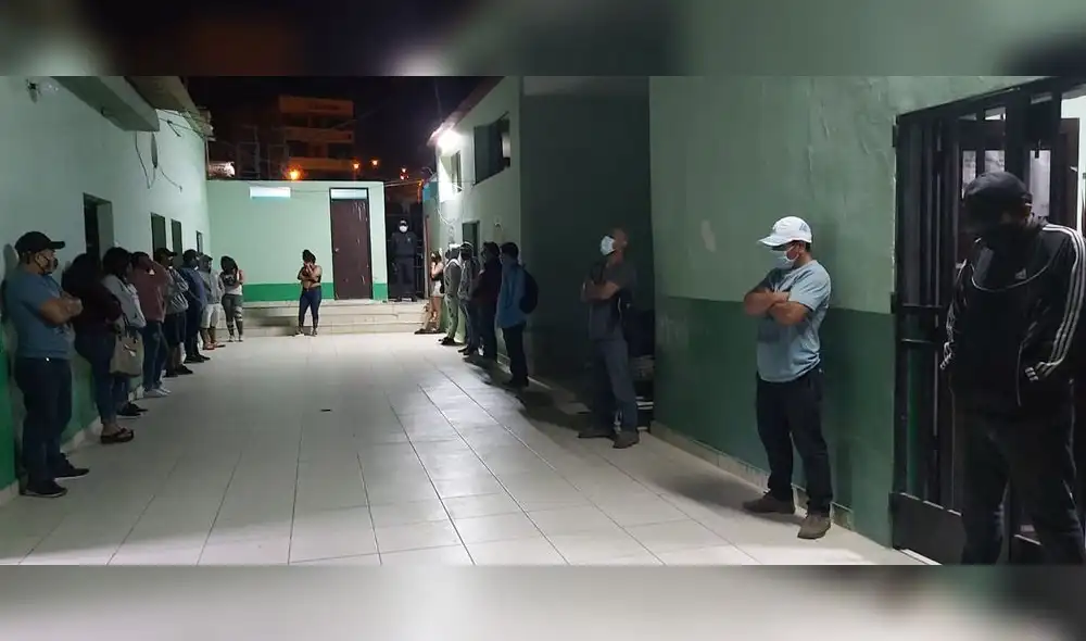 Detenidos son trasladados a comisarías para el registro de las sanciones. Foto: PNP