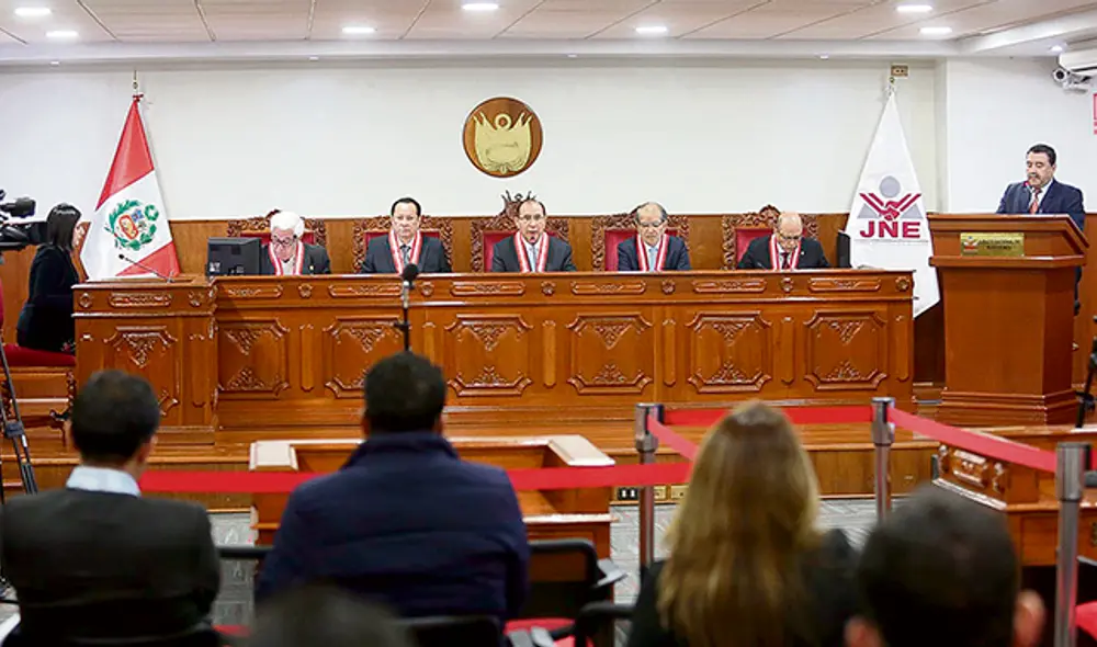 El JNE confirmó que se encuentran pendientes la oficialización del cómputo final de votos en congresistas y representantes del Parlamento Andino. Foto: La República