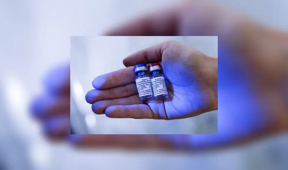 Las vacuna rusas contienen un código QR que permiten rastrear el origen de cada frasco, afirma el fondo ruso. Foto: AFP