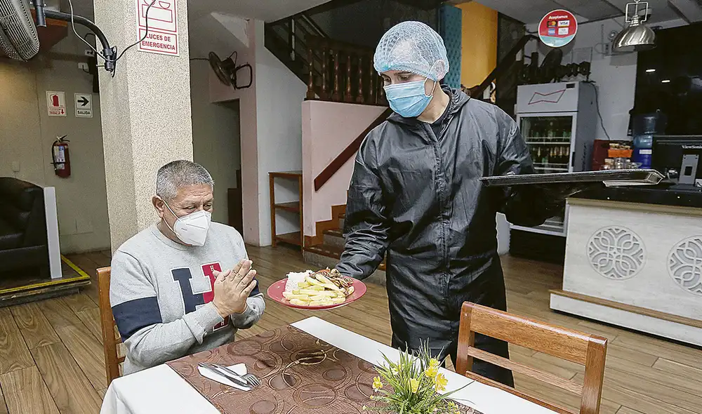 Desgranando, el sector restaurantes se contrajo en 33,01%. Foto: La República Desgranando, el sector restaurantes se contrajo en 33,01%. Foto: La República