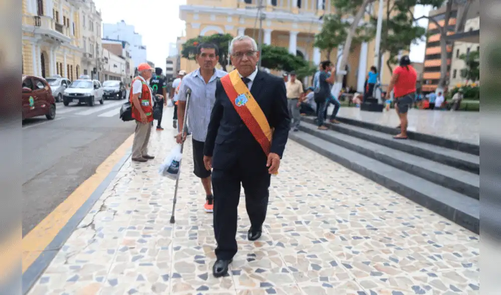 Anselmo Lozano aseguró que no tiene problemas en declarar ante la Fiscalía. Foto: La República Anselmo Lozano aseguró que no tiene problemas en declarar ante la Fiscalía. Foto: La República