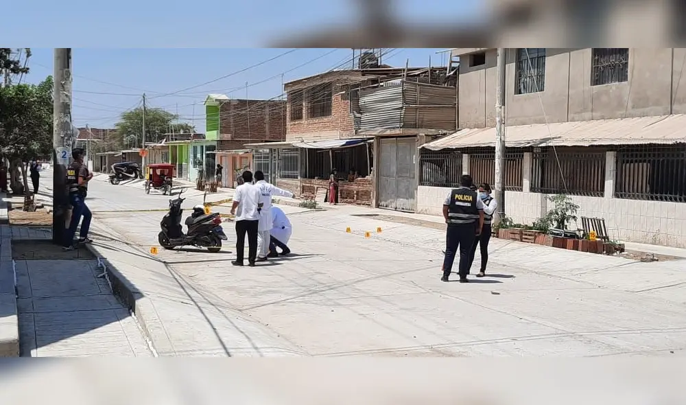Agentes de la PNP busca a sujeto que atacó a cantante. Foto: Divincri Piura Agentes de la PNP busca a sujeto que atacó a cantante. Foto: Divincri Piura