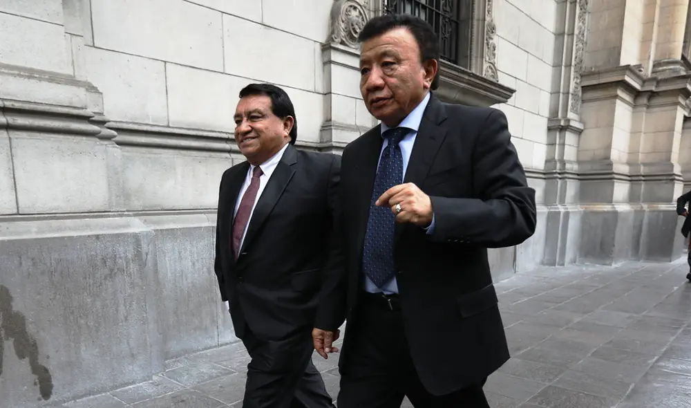 Enrique Wong junto a José Luna Gálvez. Foto: Jorge Cerdan/La República Enrique Wong junto a José Luna Gálvez. Foto: Jorge Cerdan/La República