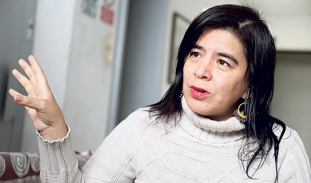 Gesto. Casi 2.000 personas firmaron una carta de respaldo al trabajo periodístico de Ugaz. Foto: La República Gesto. Casi 2.000 personas firmaron una carta de respaldo al trabajo periodístico de Ugaz. Foto: La República