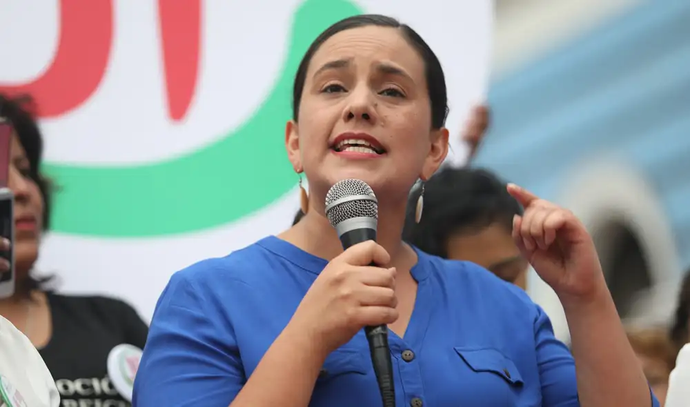 Verónika Mendoza cuestionó si ha y confianza o no en la democracia. "Si creen en la democracia, que respeten la voluntad del pueblo peruano", aseveró. Foto: La República.