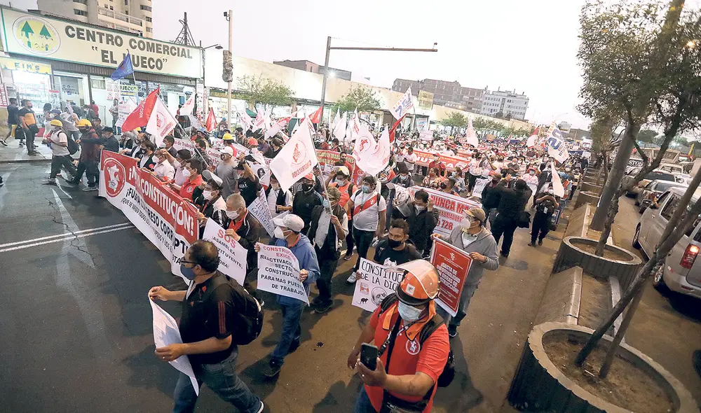 De acuerdo con CPI, solo un 23,8% cree que se debería insistir en un cambio de Constitución en este momento. Foto: Jorge Cerdán/La República
