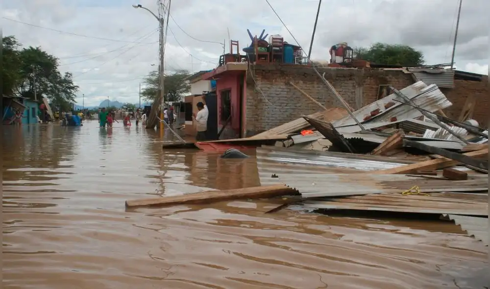 Desborde de río La Leche en 2017 generó importantes daños a los distritos norteños de Lambayeque. Foto: La República.