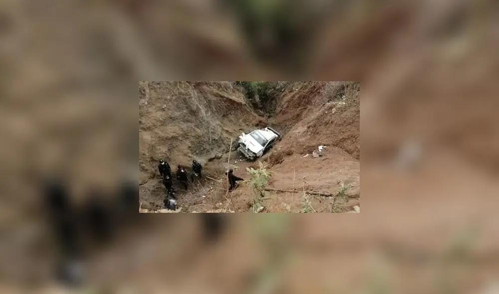 Camioneta quedo inservible en el fondo del abismo. Foto: difusión