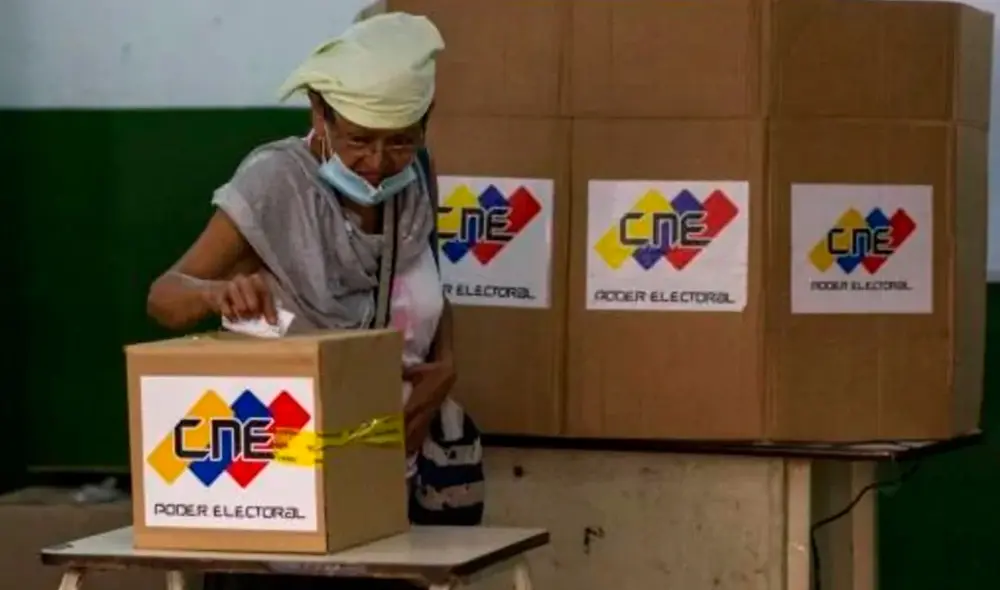 Al menos 21 millones de venezolanos y venezolanas están llamados a las urnas para elegir a sus representantes regionales, según el CNE. Foto: EFE Al menos 21 millones de venezolanos y venezolanas están llamados a las urnas para elegir a sus representantes regionales, según el CNE. Foto: EFE