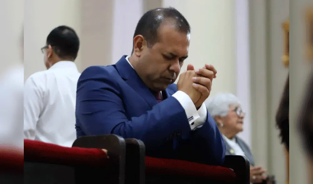 Para revocar al alcalde de la provincia de Chiclayo se necesitaría más de 167.500 firmas. Clinton Medina / La República Para revocar al alcalde de la provincia de Chiclayo se necesitaría más de 167.500 firmas. Clinton Medina / La República