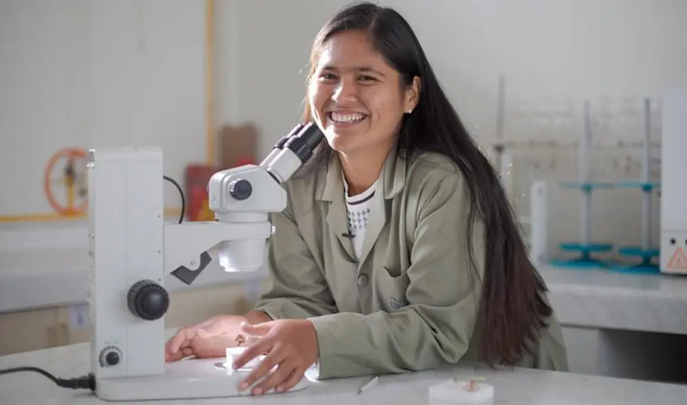 Estudiantes pueden informarse entrando a la página web del SIS. Foto: Pronabec