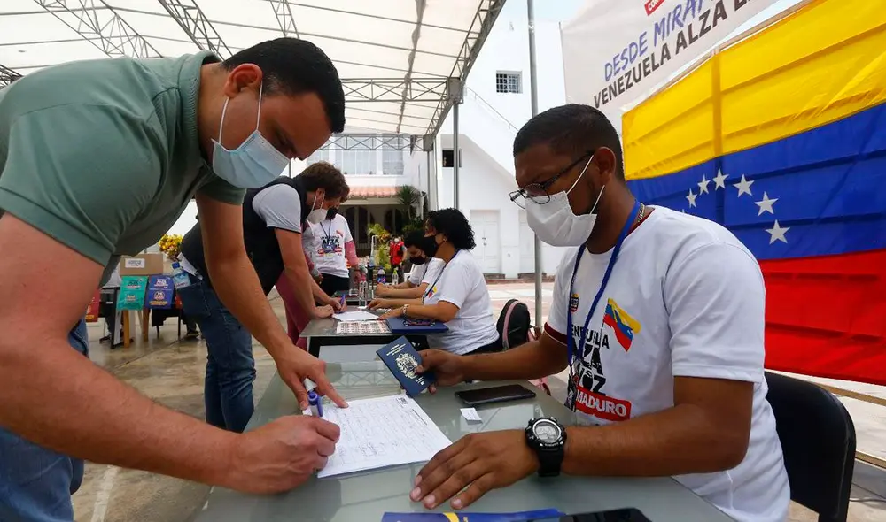 Ciudadanos venezolanos están incluidos en la estrategia de vacunación. Foto: Félix Contreras/La República