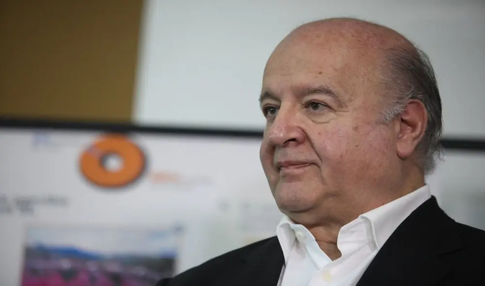 Hernando de Soto afirma que denunciará a Martín Vizcarra por homicidio doloso al haberse vacunado antes que la población. Foto: La República