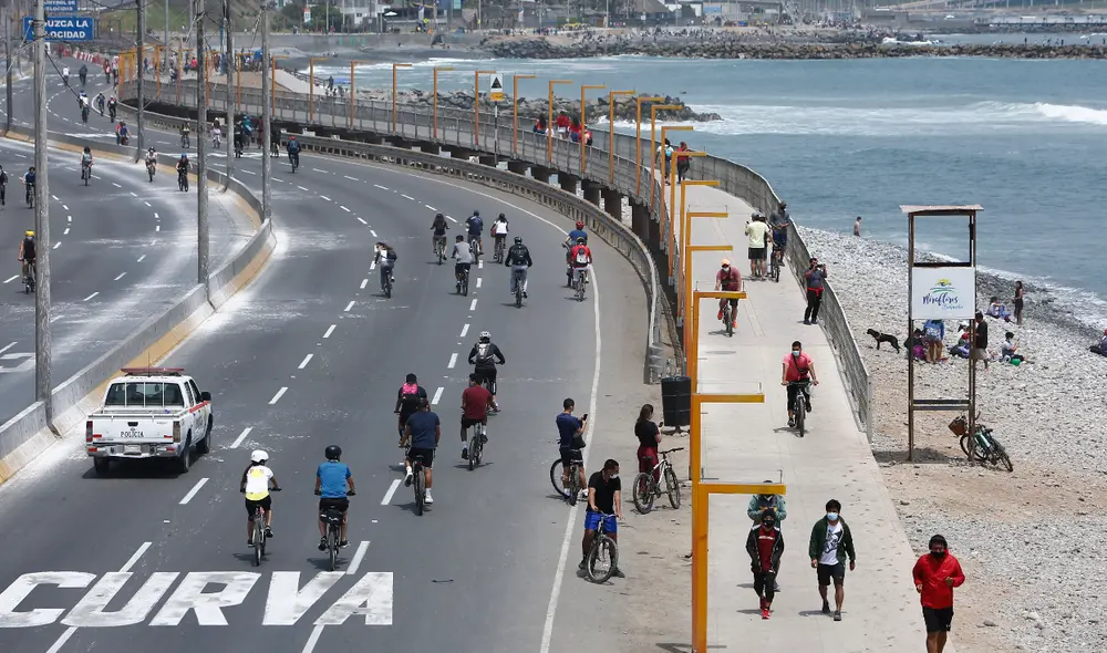 Todos los domingos, el tránsito vehicular se restringe de 5 a. m. a 12.30 p.m. Foto: Marco Cotrina/ La República