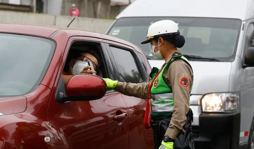Vehículos que no tengan pase laboral serán multados con S/ 6.450. Foto: Félix Contreras/ La República