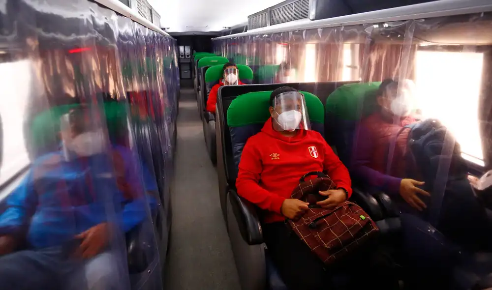 Usuarios que viajen deben usar mascarilla y protector facial. Foto: Marco Contreras/ La República