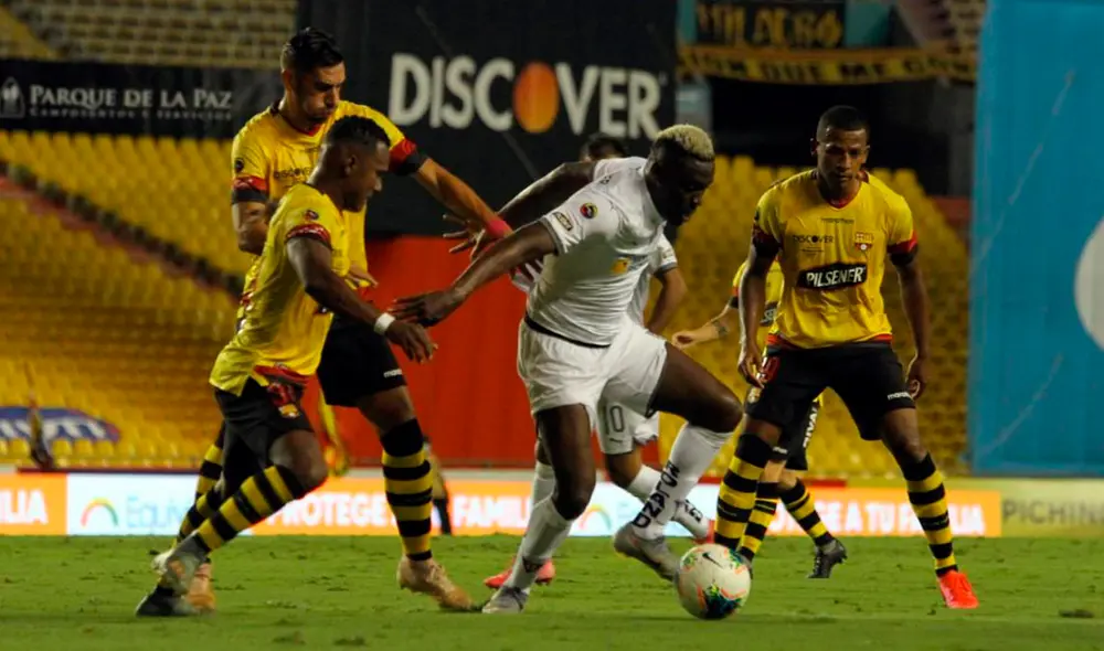 LDU y Barcelona SC juegan la final de la LigaPro de Ecuador 2020. Foto: El Universo LDU y Barcelona SC juegan la final de la LigaPro de Ecuador 2020. Foto: El Universo