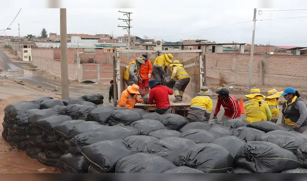 La Municipalidad de Cerro Colorado entregó este lunes 35.000 sacos con tierra. Foto: Municipalidad de Cerro Colorado La Municipalidad de Cerro Colorado entregó este lunes 35.000 sacos con tierra. Foto: Municipalidad de Cerro Colorado