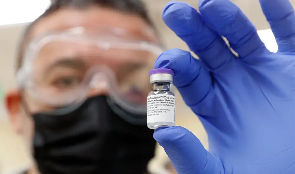 Primeras dosis llegarían en el primer trimestre del 2021 y se destinarían al personal de primera línea. Foto: EFE / Kai Försterling Primeras dosis llegarían en el primer trimestre del 2021 y se destinarían al personal de primera línea. Foto: EFE / Kai Försterling