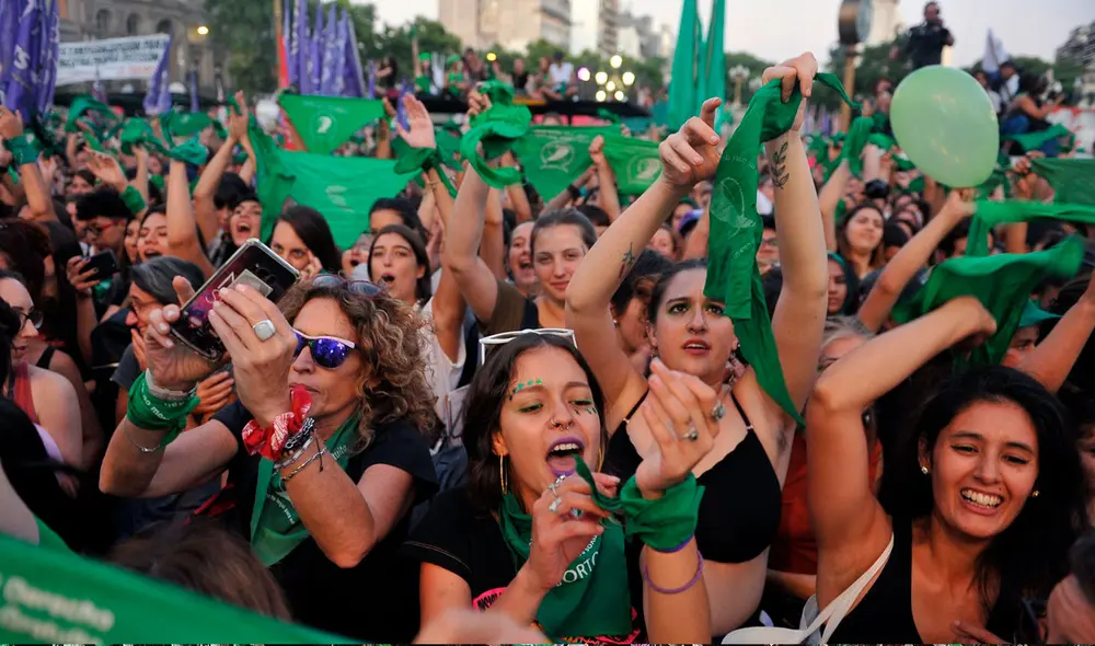 Al igual que en 2018 y la votación en la Cámara baja, organizaciones a favor y en contra de la legalización del aborto han convocado manifestaciones. Foto: captura / RTVE Al igual que en 2018 y la votación en la Cámara baja, organizaciones a favor y en contra de la legalización del aborto han convocado manifestaciones. Foto: captura / RTVE