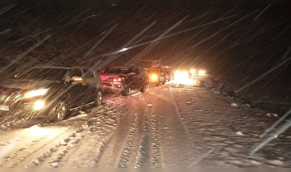 Unidades se encuentran varadas en medio de tormenta de nieve. Foto: PNP