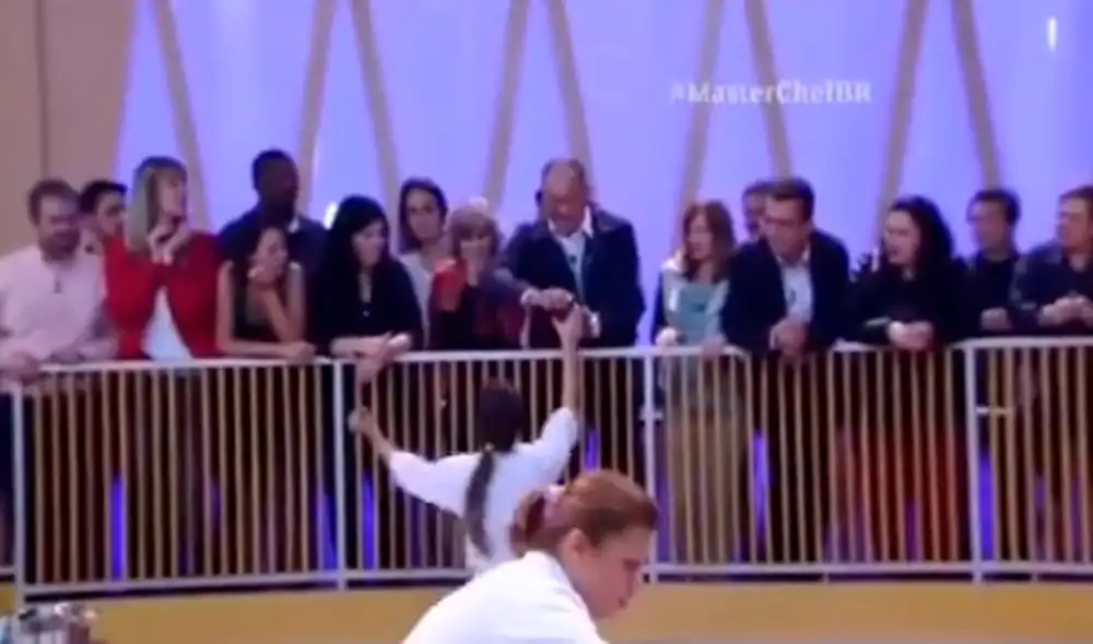 Desliza hacia la izquierda para ver la tierna reacción del padre con la finalidad de ayudar a su hija en pleno concurso. Foto: captura de TikTok