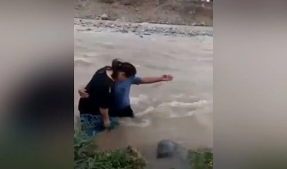 Personas realizaron una ceremonia pese a las restricciones de la COVID-19. Foto: captura de Latina Personas realizaron una ceremonia pese a las restricciones de la COVID-19. Foto: captura de Latina
