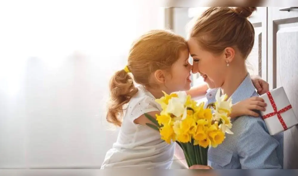 Una lista con dedicatorias para conmemorar el Día de la madre en mayo. Foto: EFE