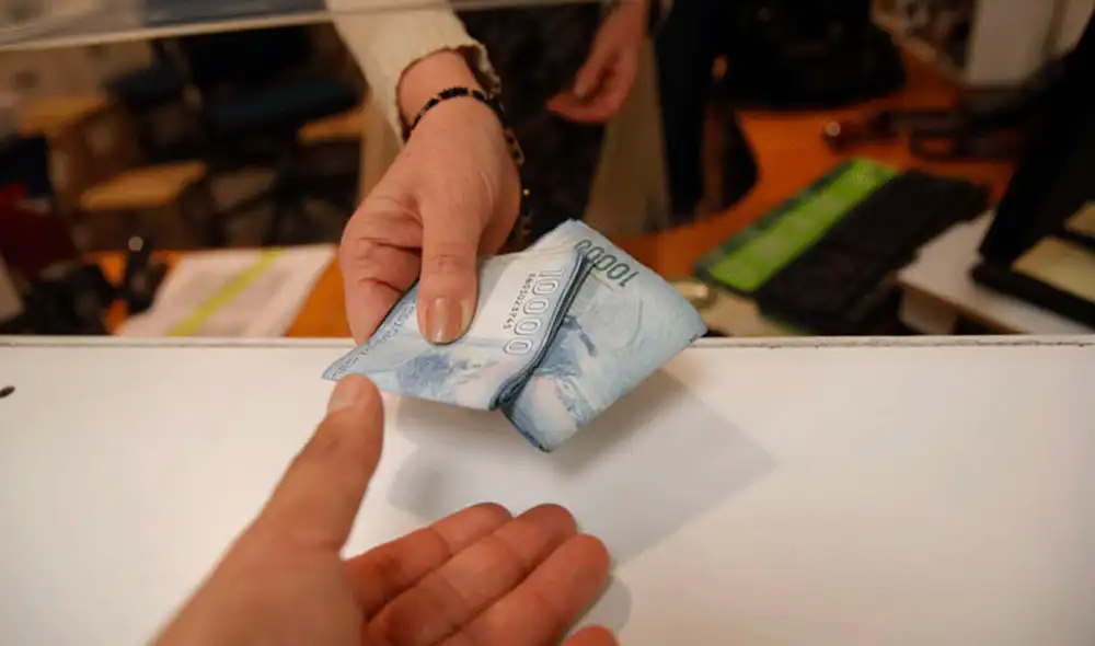 El Bono Aporte Familiar Permanente es entregado todos los años desde 2014. Foto: El Mercurio