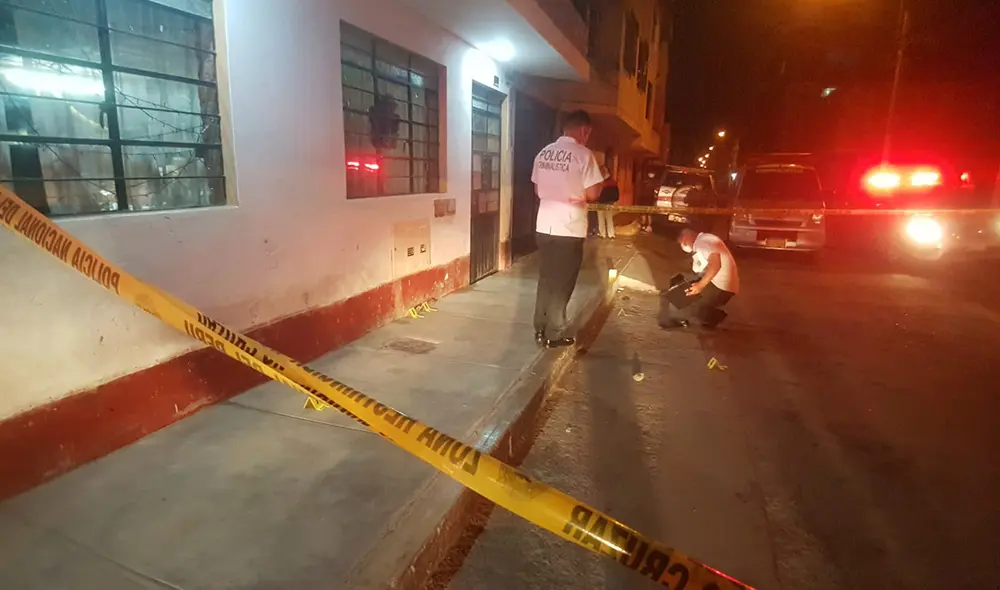 Peritos de criminalística encontraron más de 10 casquillos de balas. Foto: Grace Mora/URPI-GLR