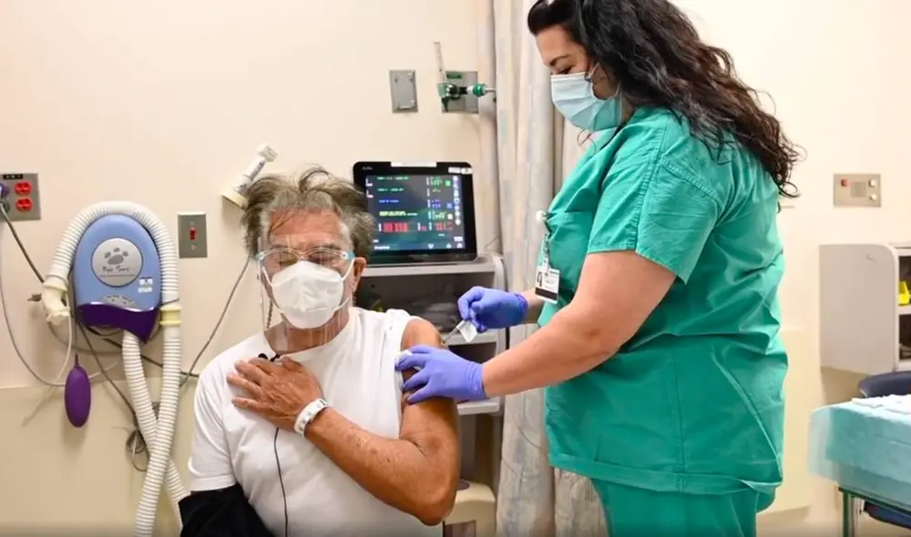 En el video se vio cómo José Luis Rodríguez recibió la primera dosis de la sustancia. “Una esperanza más de vida. Esperemos que esto se erradique de la tierra”, expresó ‘El puma’. Foto: captura Instagram