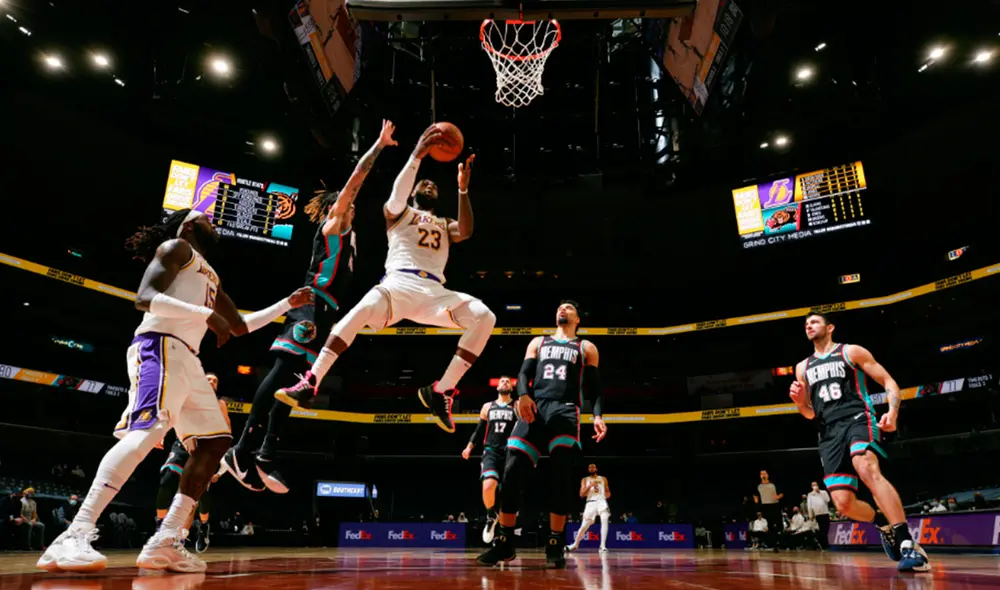 Lakers y Grizzlies se ven las caras en juego por la Conferencia Oeste de la NBA. Foto: AFP