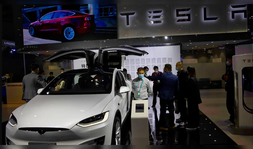 Tesla es una de las empresas automotrices que vende vehículos eléctricos. Foto: EFE/ALEX PLAVEVSKI