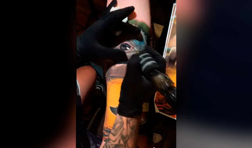 Desliza las imágenes para ver el increíble tatuaje que se hizo este fanático de Grogu, el personaje de The Mandalorian. Foto: captura de TikTok/@nikkohurtado