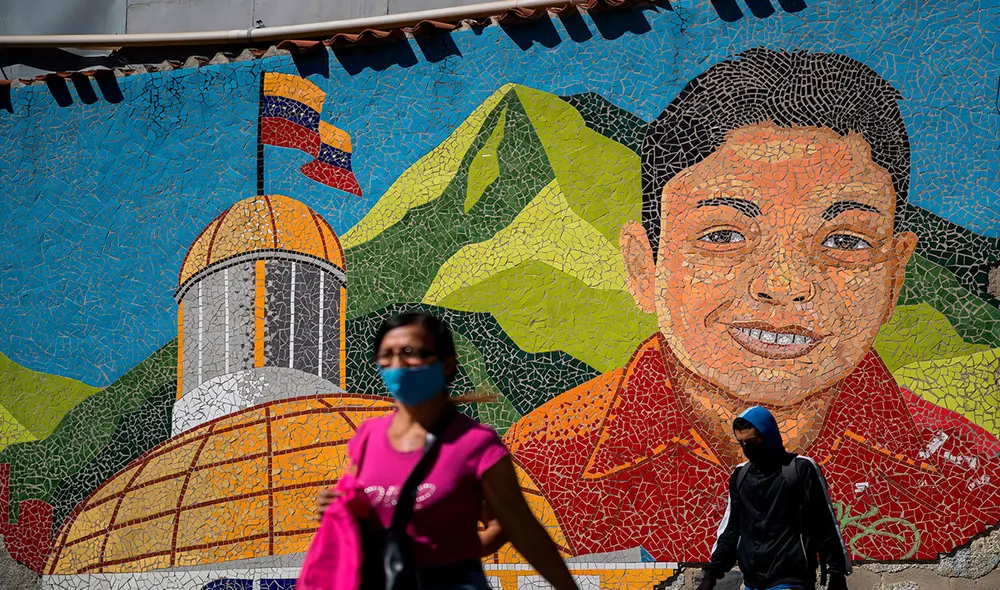Gran cantidad de personas en Venezuela revisan constantemente el sistema Patria para conocer si cuentan con bonos. Foto: EFE Gran cantidad de personas en Venezuela revisan constantemente el sistema Patria para conocer si cuentan con bonos. Foto: EFE