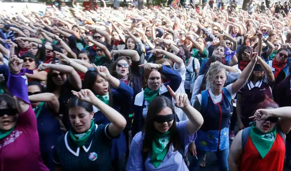 La canción del colectivo feminista chileno Las Tesis se interpretó en diferentes países del mundo.. Foto: EFE
