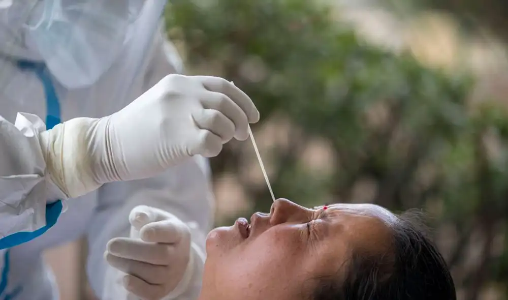 Tras el reporte de 8.000 casos de coronavirus en un solo día, el Gobierno de Israel decidió el martes 5 de enero endurecer las medidas sanitarias. Foto: EFE