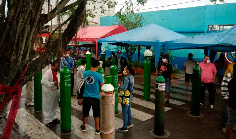 Los iquiteños se amanecen a la espera de un poco de oxígeno que regala el empresario Juan Torres Baldeón. Foto: difusión
