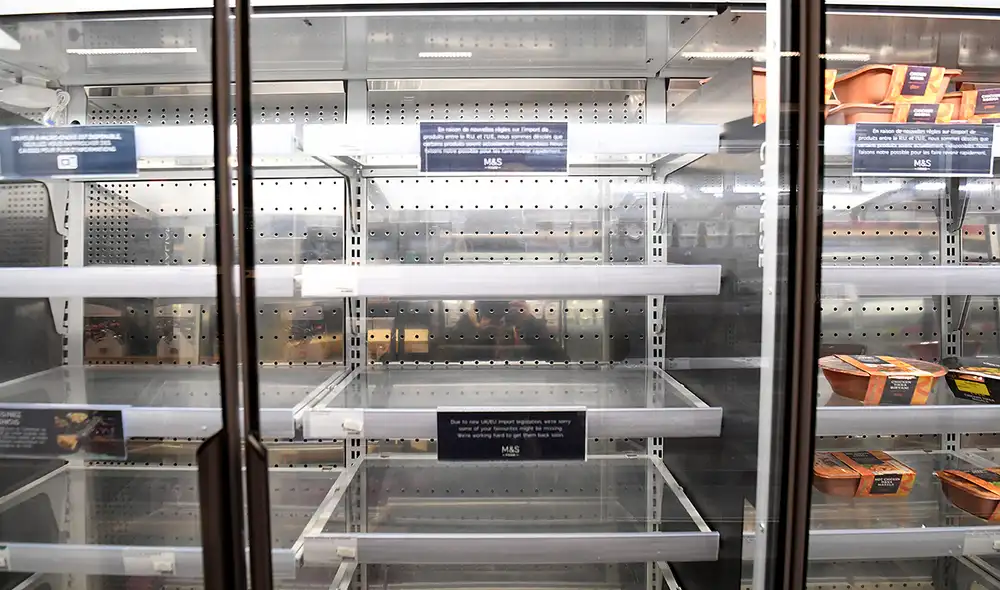 El minorista de comestibles M&S no ha podido almacenar sus sándwiches y comidas desde la salida oficial de Gran Bretaña de la UE. Foto: AFP