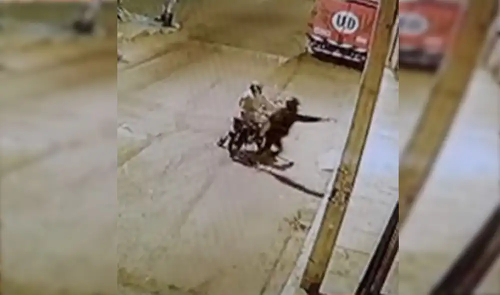 Joven fue agredido por los criminales tras intentar resistirse al robo. Foto: captura de Panamericana