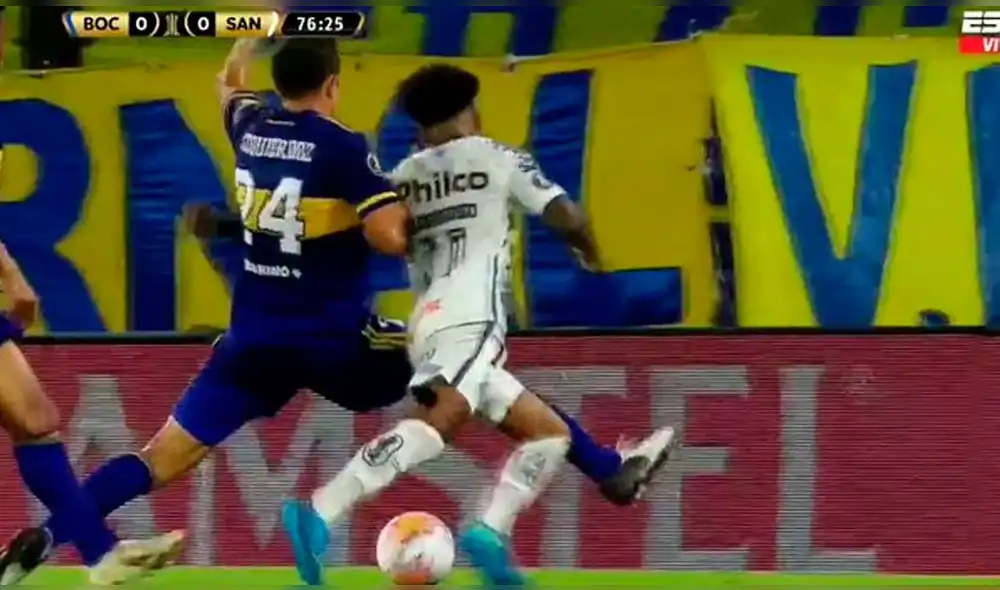 Izquierdoz derribó a Marinho en el área en la segunda mitad. Foto: captura/ESPN Izquierdoz derribó a Marinho en el área en la segunda mitad. Foto: captura/ESPN