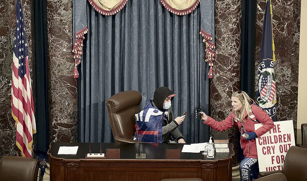 Recuerdo. Los que apoyan a Trump se tomaron fotos y selfies. Foto: AFP