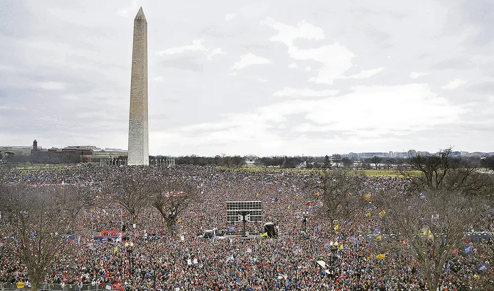 Instigador. Donald Trump azuzó a sus partidarios a manifestarse. Después, cuando todo se desbordó, pidió que regresen a casa. Foto: EFE