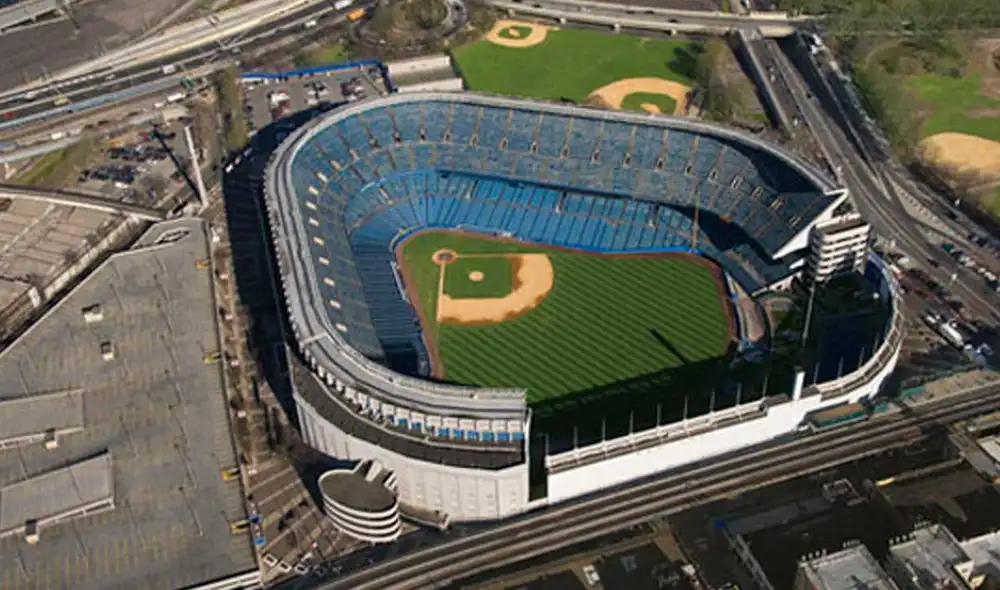 Desliza las imágenes para ver cómo luce el estadio donde Adam Sandler filmó la comedia Anger Management. Foto: captura de Google Maps